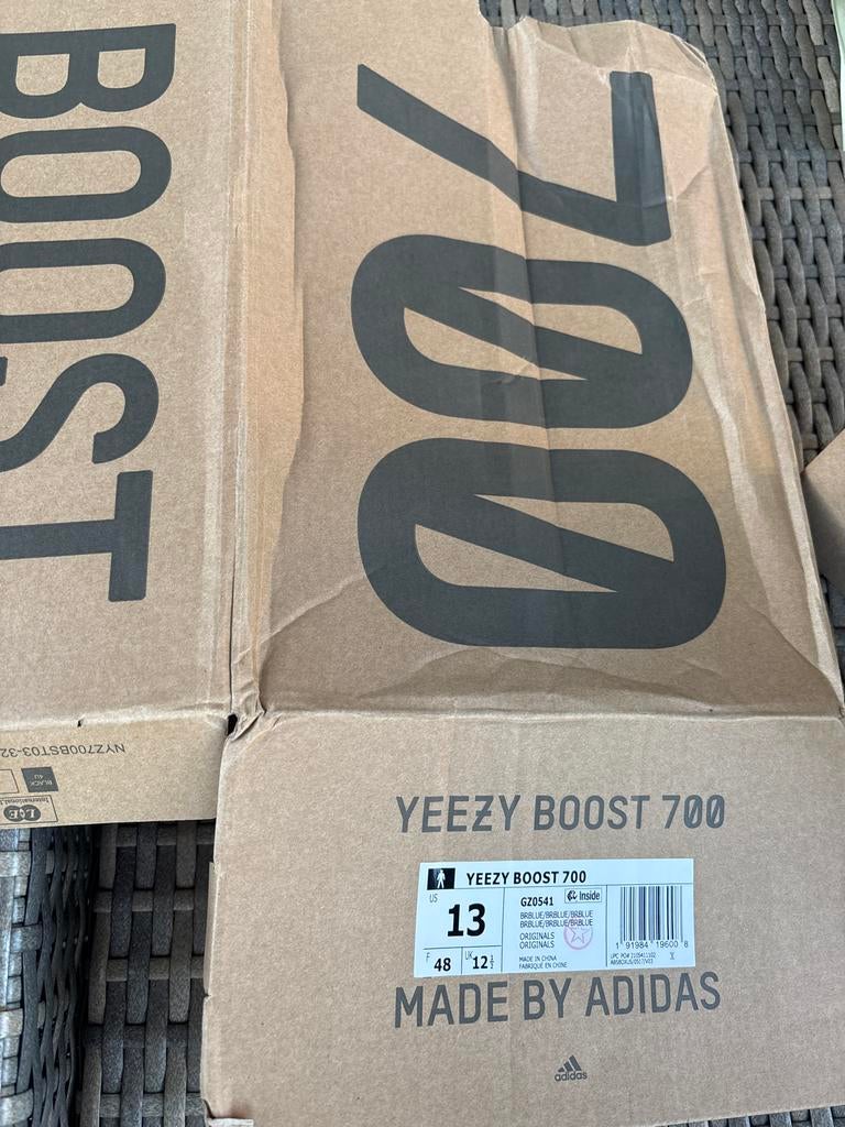 Yeezy Boost 700 Bright Blue - Zo goed als nieuw, Ophalen of Verzenden, Zo goed als nieuw, Blauw, Sneakers of Gympen