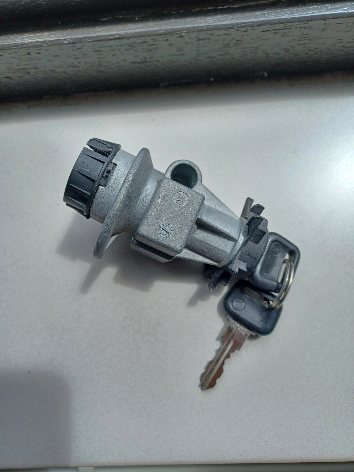 Contactslot Peugeot Vivacity met 2 sleutels, Ophalen of Verzenden