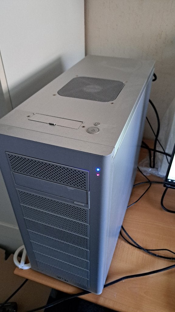 Desktop Lian-Li met X3360 / 4GB, Gebruikt, HDD, 2 tot 3 Ghz, Intel Xeon