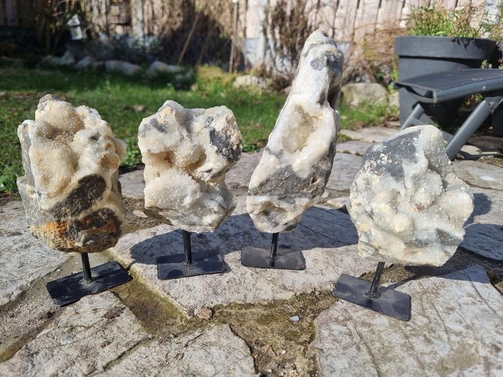 4 prachtige kristal clusters op standaard, Ophalen