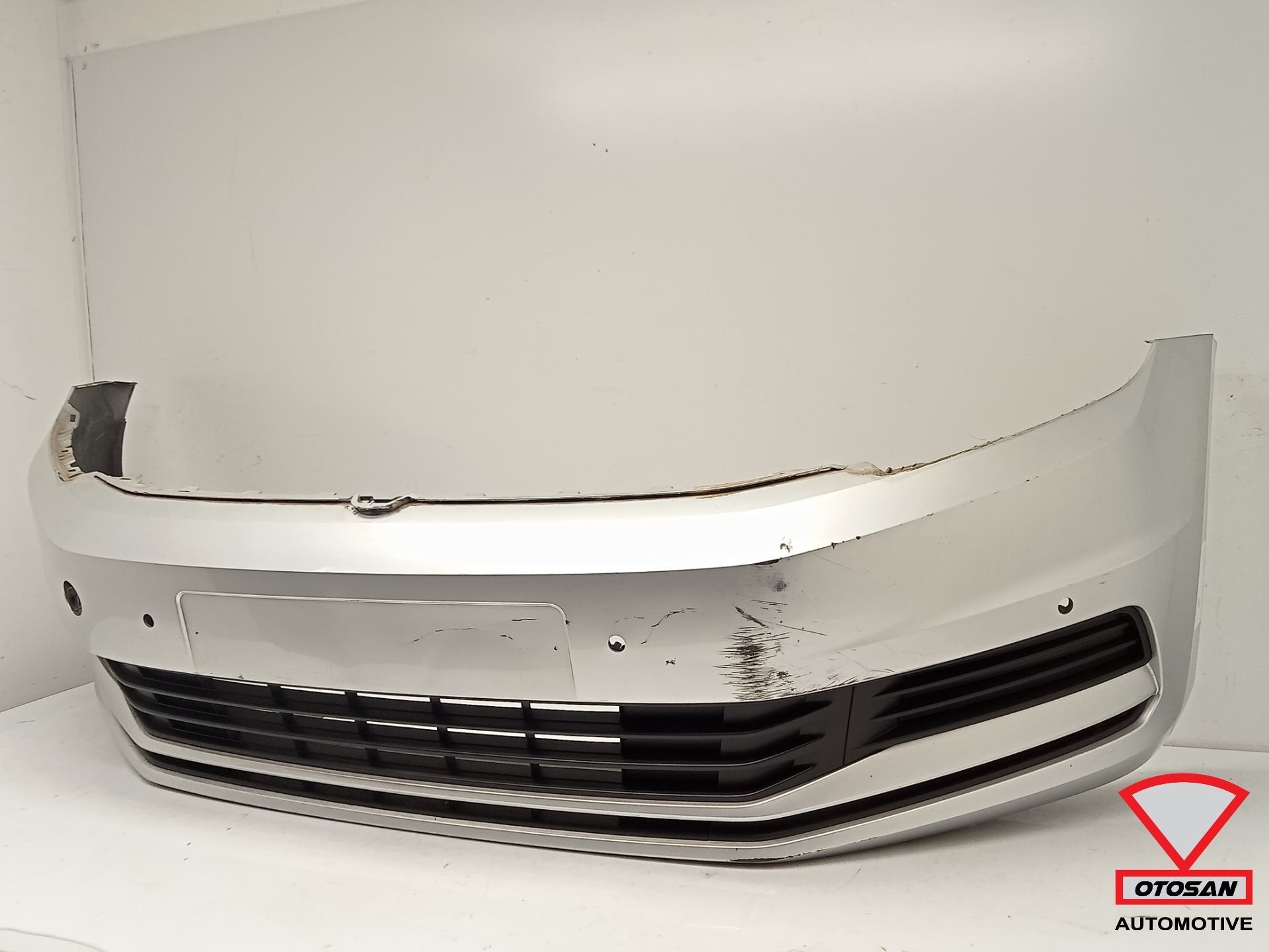VW Touran 5T 5TA 2016+ Voorbumper Bumper 4xPDC Origineel!, Gebruikt, Volkswagen, Volkswagen AG, Bumper