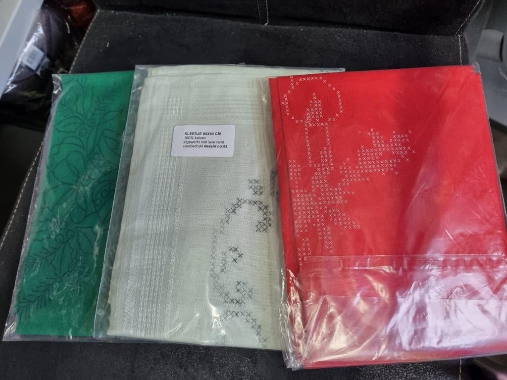 Veel tafelkleden voorbedrukt voor borduren voor €8,50 stuk!, Ophalen of Verzenden, Nieuw, Borduurpakket