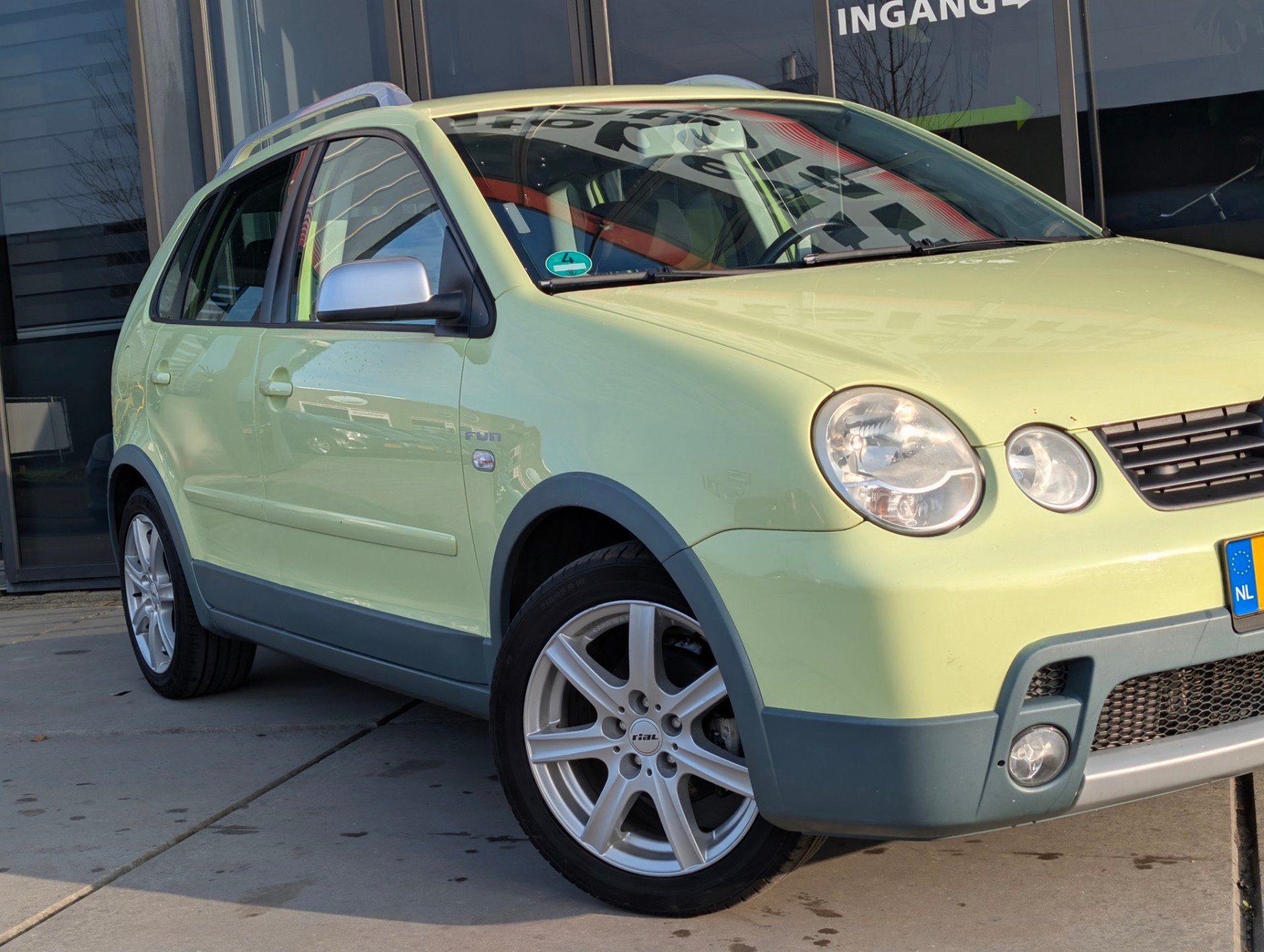 Volkswagen POLO 1.4-16V Cross FUN - Airco - LPG g3 - NIEUWE, Auto's, Volkswagen, Voorwielaandrijving, Gebruikt, Zwart, 4 cilinders