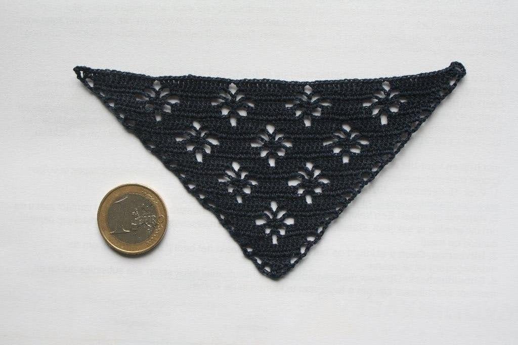 1:12 miniatuur omslagdoek donkerblauw voor poppenhuis, Ophalen of Verzenden, Nieuw, Textiel