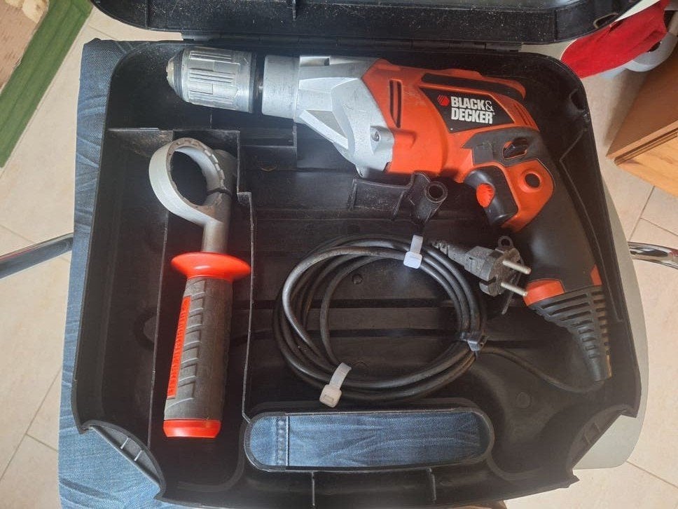 Black & Decker Klopboormachine KR703 710W met koffer, Boormachine, Ophalen of Verzenden, Klopboormechanisme, Gebruikt