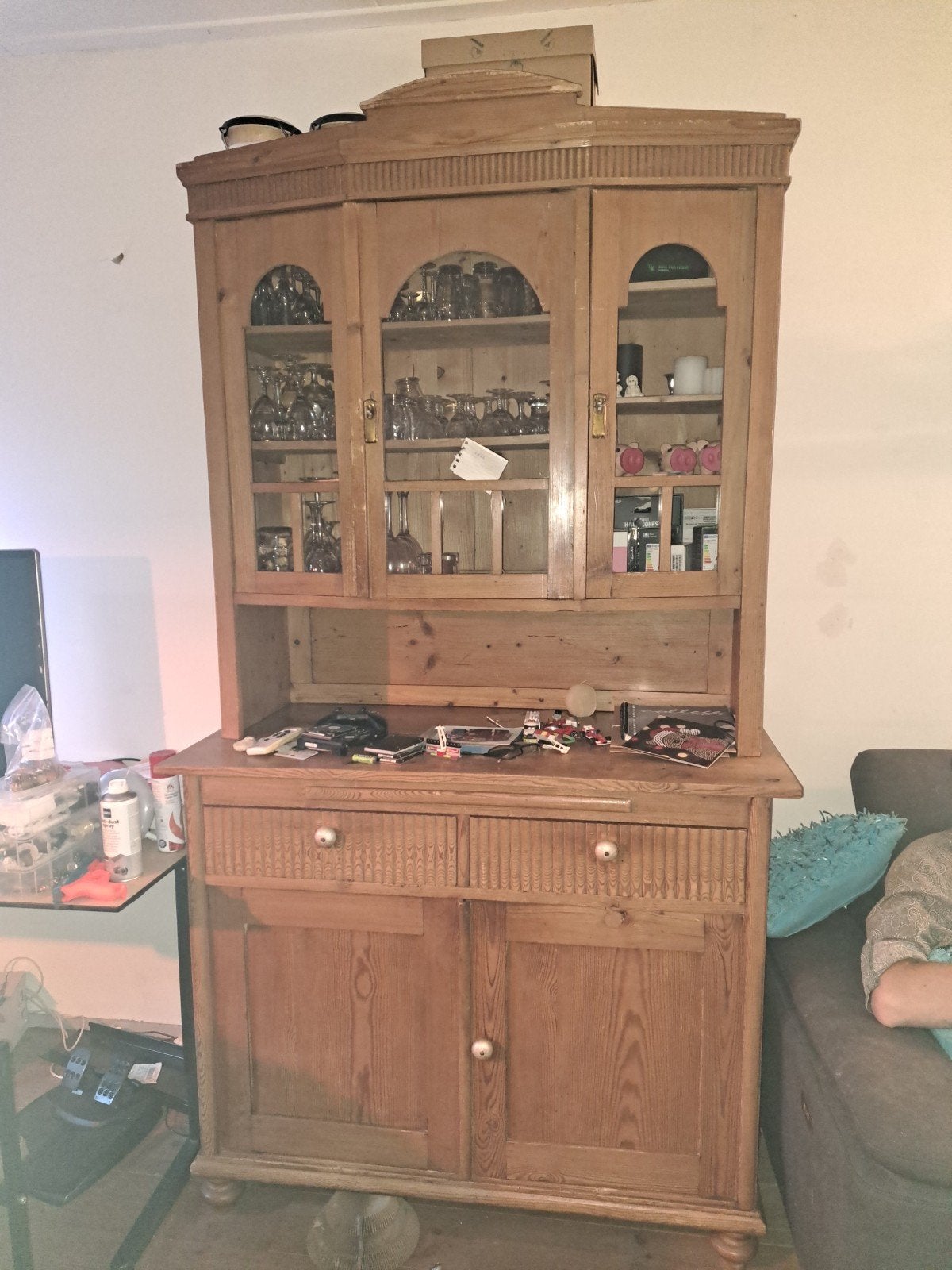 Antieke geloogd grenen kast met uittrekbare plank, Antiek en Kunst, Antiek | Meubels | Kasten, Ophalen