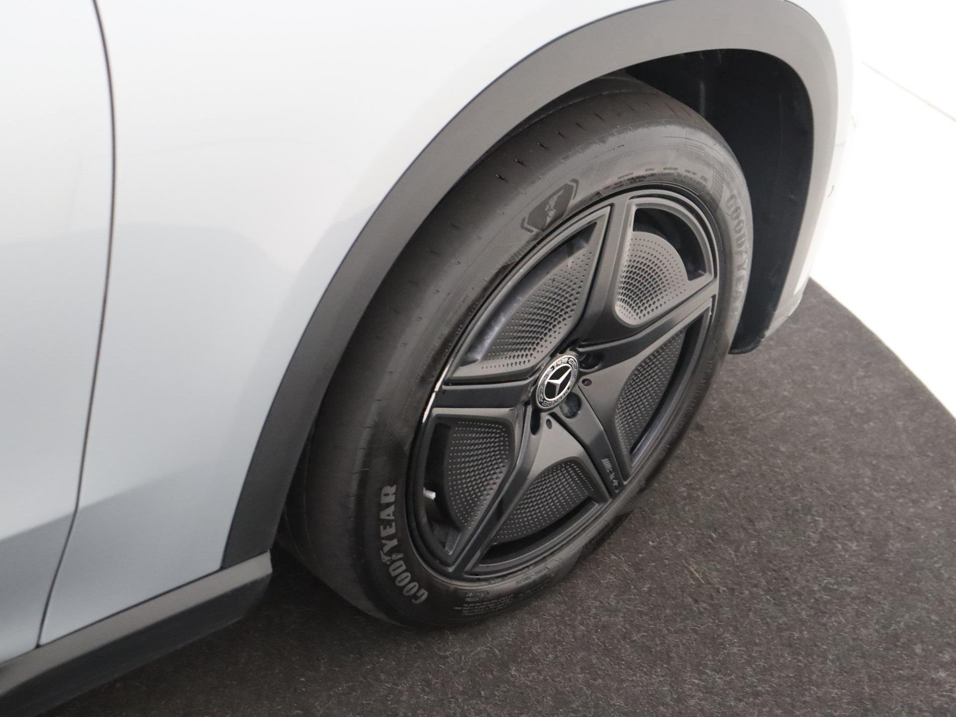 Mercedes-Benz EQE SUV 350 4Matic AMG Line 91 kWh Luchtvering, Auto's, 131 €/maand, Stof, 553 km, Origineel Nederlands