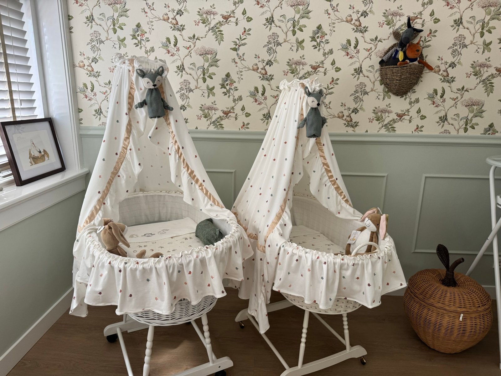 prachtige baby wieg met hemeltje, Kinderen en Baby's, Babywiegjes en Ledikanten, Ophalen, Zo goed als nieuw, Wieg