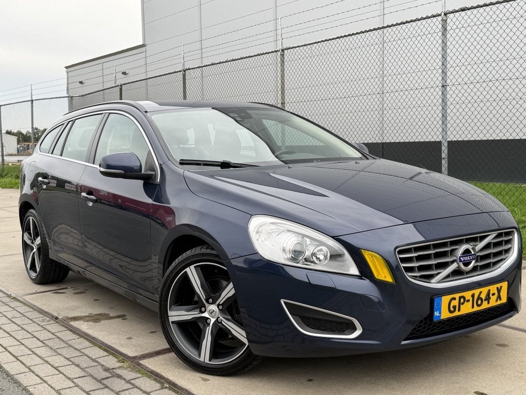 2.0 D4 163PK / Summum Edit / Trekhaak / 2011 / Cruise / NW A, Auto's, Euro 5, Gebruikt, Zwart, 1984 cc