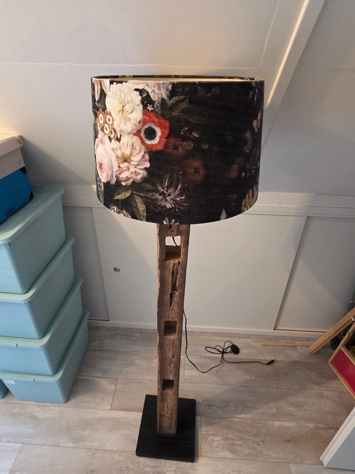 Unieke houten vloerlamp met bloemenkap, Ophalen, E27 (groot), Zo goed als nieuw, Rustiek, Modern, Botanisch