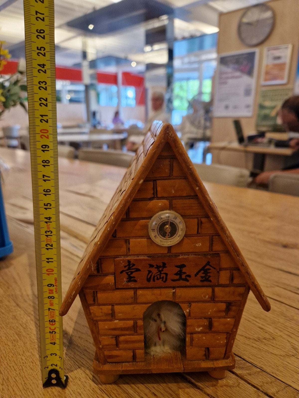 Vintage Houten Spaarpot Huisje met Thermometer, Verzamelen, Spaarpotten, Ophalen of Verzenden