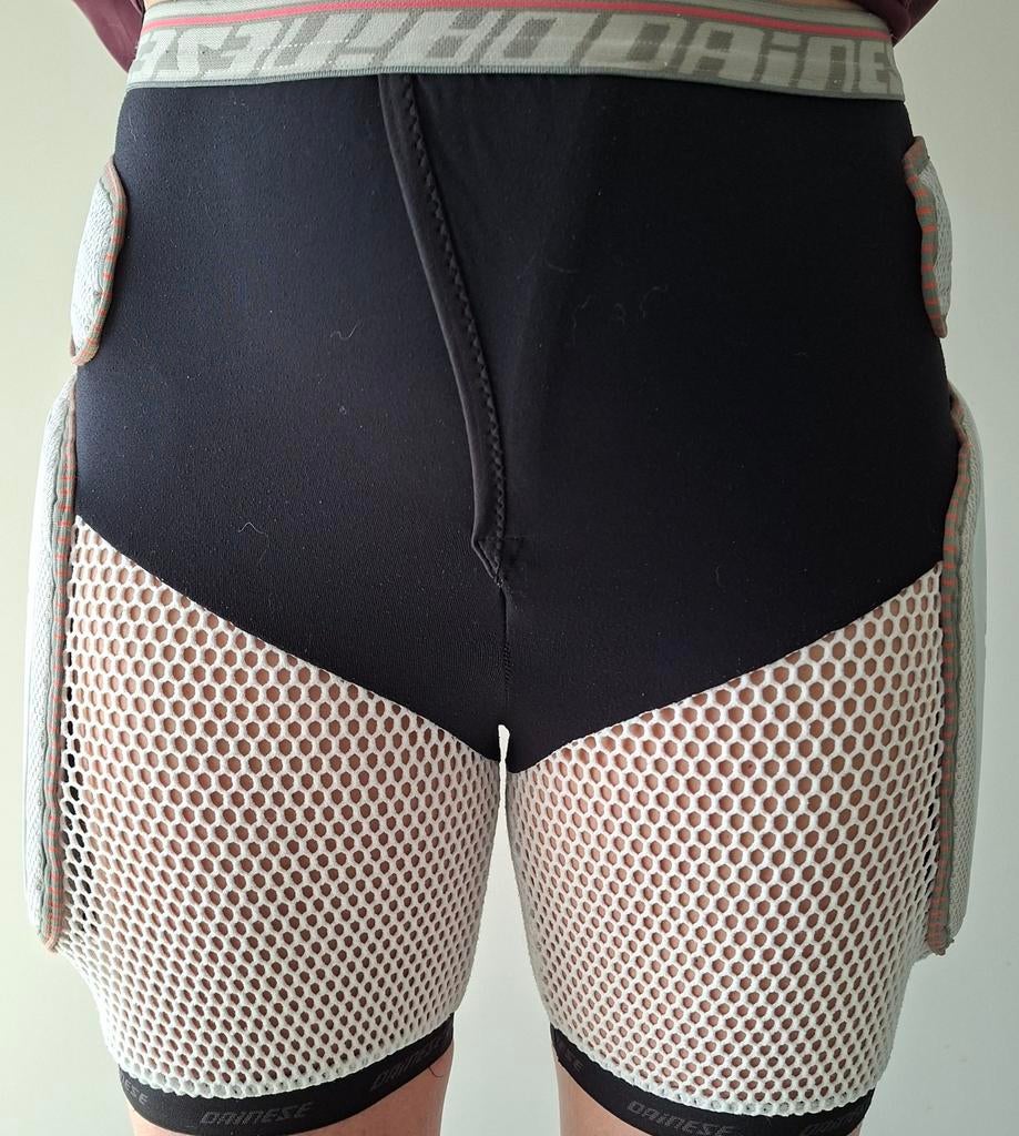 Daines hard protection short snowboarden/ motorrijden Maat L, Ophalen of Verzenden, Maat 52/54 (L), Dainese, Broek