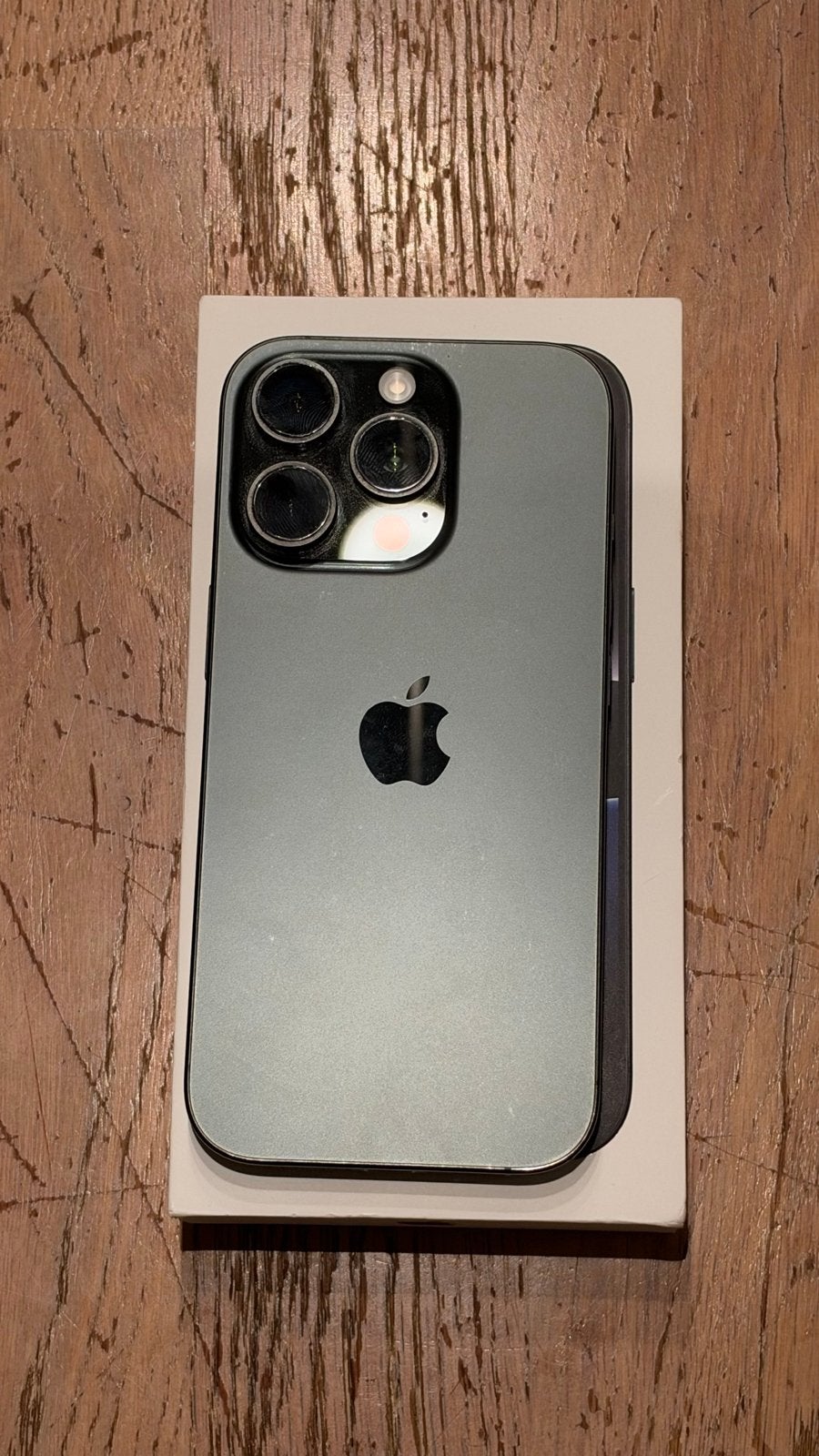 Foto 6 van iPhone 16 Pro 256GB Zwart Titanium - Nieuw OLED scherm