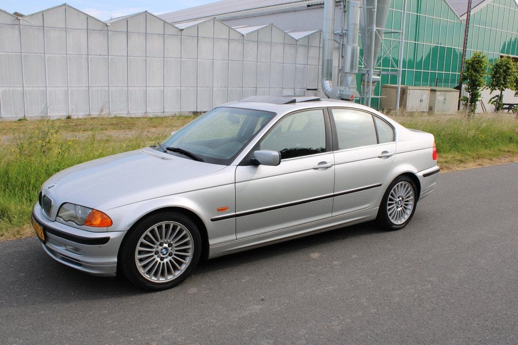 BMW 330I Automaat Youngtimer, Auto's, Automaat, Gebruikt, Overige carrosserieën, Bedrijf