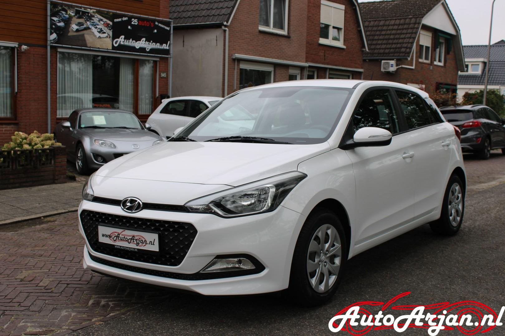 Hyundai i20 1.2 LP i-Drive Cool Van eerste eigenaar!, Auto's, Euro 5, Gebruikt, 4 cilinders, Wit