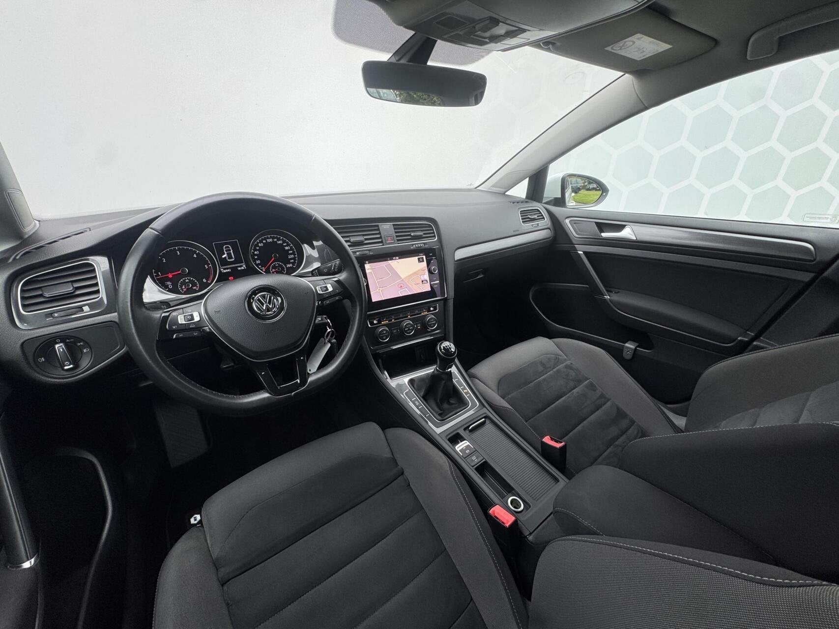 Volkswagen Golf 1.6 TDI Highline Business R-line Carplay Par, Voorwielaandrijving, Gebruikt, 4 cilinders, Wit