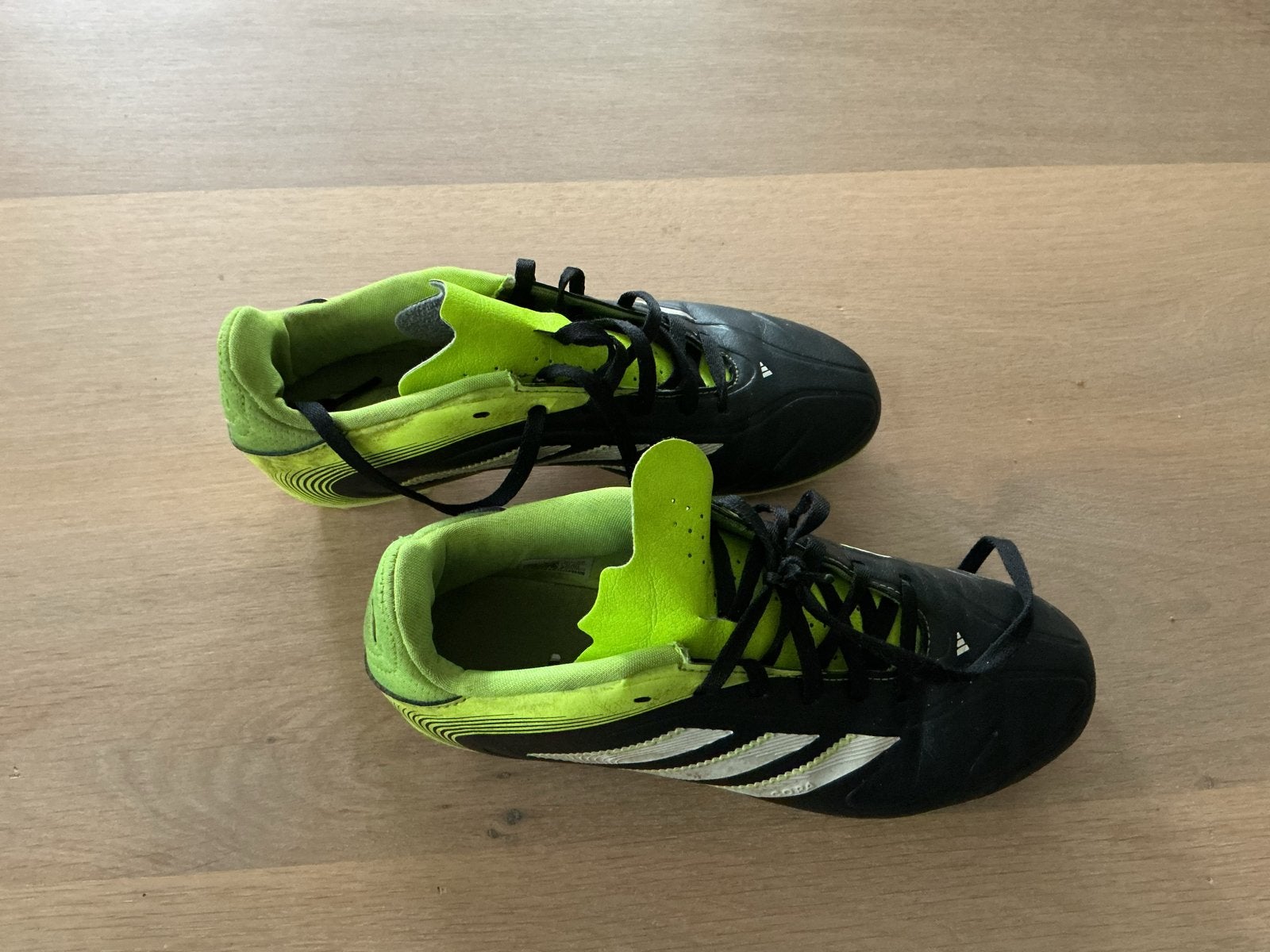 Adidas Voetbalschoenen Maat 37 - Zwart/Neon Geel, Ophalen, Gebruikt, Maat XS of kleiner, Schoenen