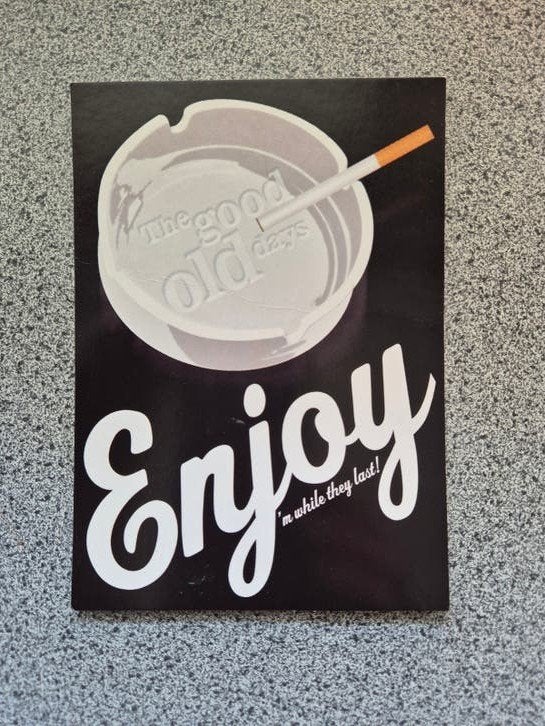 Boomerang Ansichtkaart 'Enjoy' - Sigaret Asbak, Verzamelen, Ansichtkaarten | Nederland, Ophalen of Verzenden, 1980 tot heden, Ongelopen