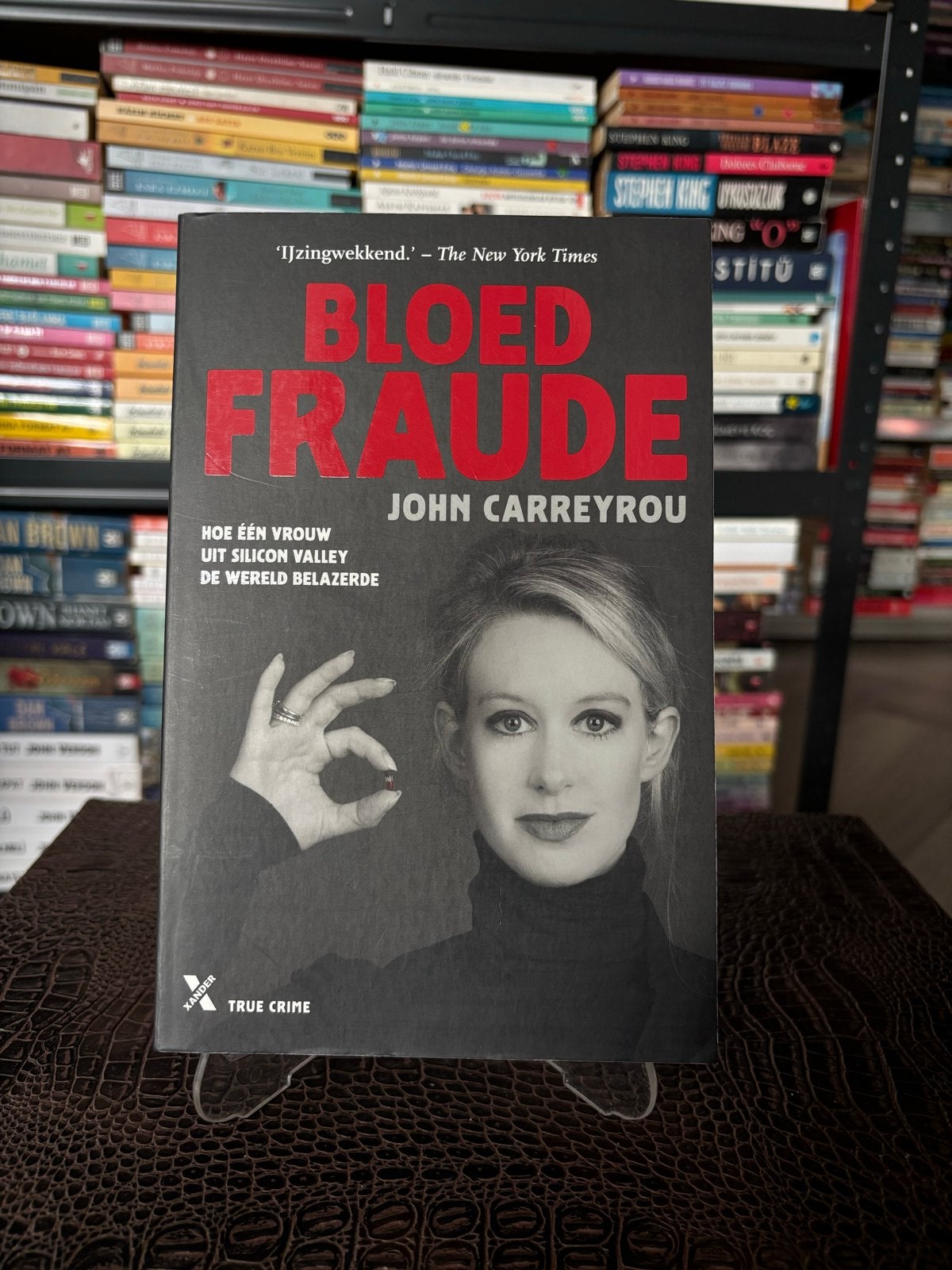 Bloedfraude - John Carreyrou (True Crime), Boeken, Ophalen of Verzenden, Zo goed als nieuw