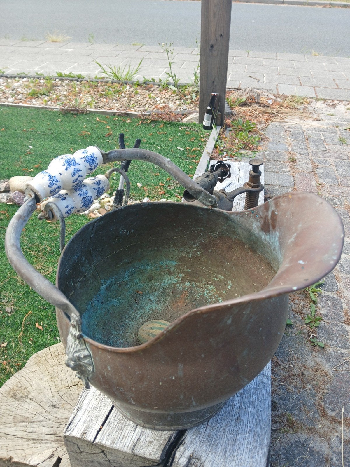 Antieke koperen kolenemmer met Delfts blauw handvat, Ophalen of Verzenden