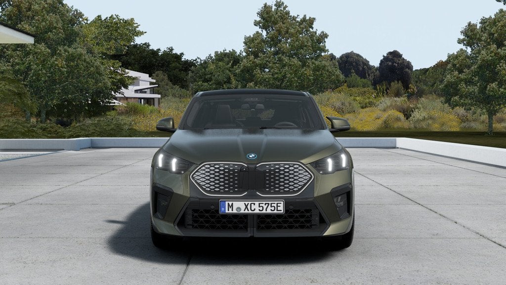 BMW iX2 eDrive20 M Sport / Panoramadak / Trekhaak / Sportsto, Auto's, BMW, IX2, Zwart, Leder, Nieuw