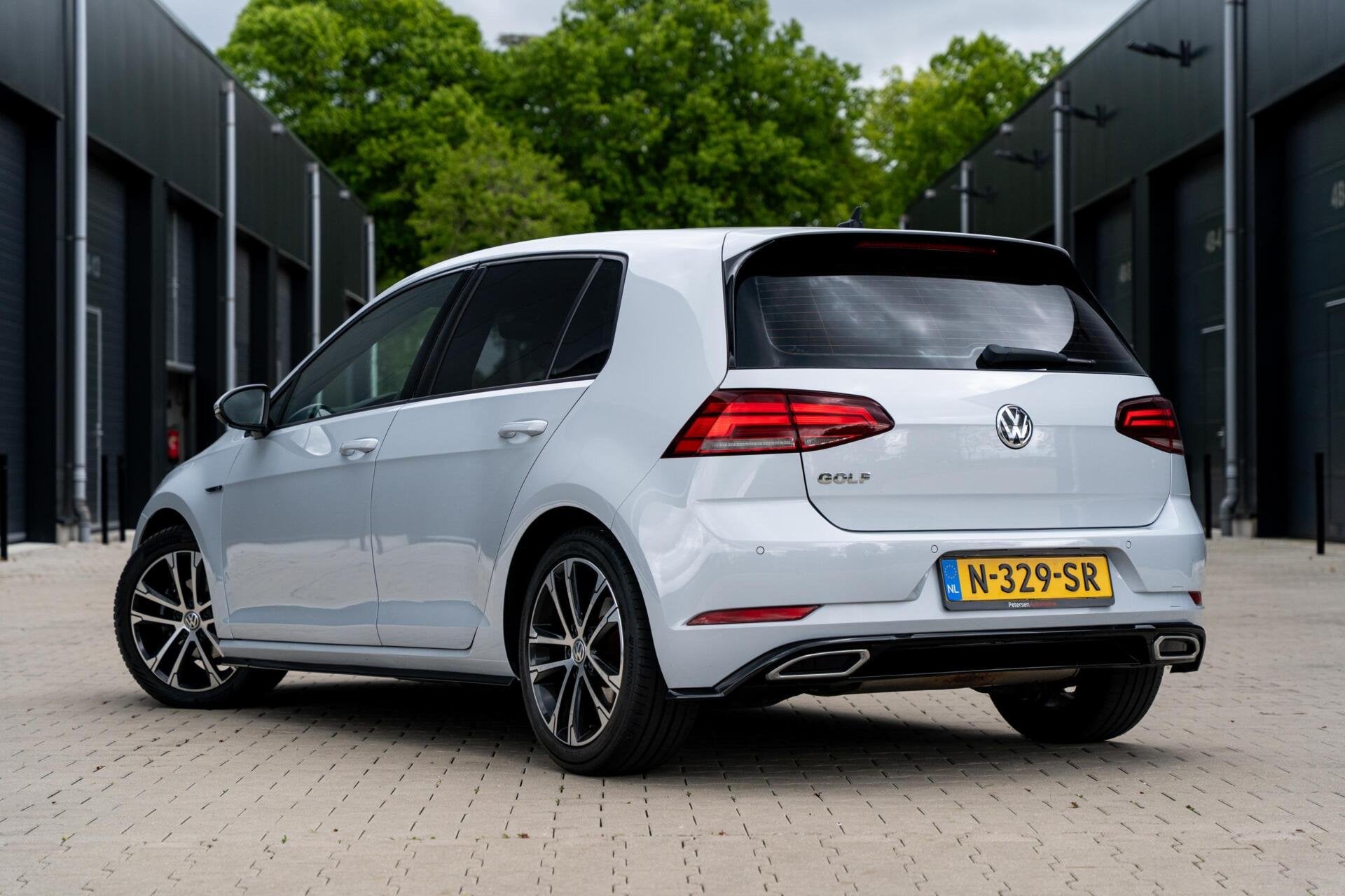 Volkswagen Golf 1.4 TSI Highline R-Line *Virtual* ACC* Vol*, Auto's, Volkswagen, 125 pk, Gebruikt, 4 cilinders, Wit