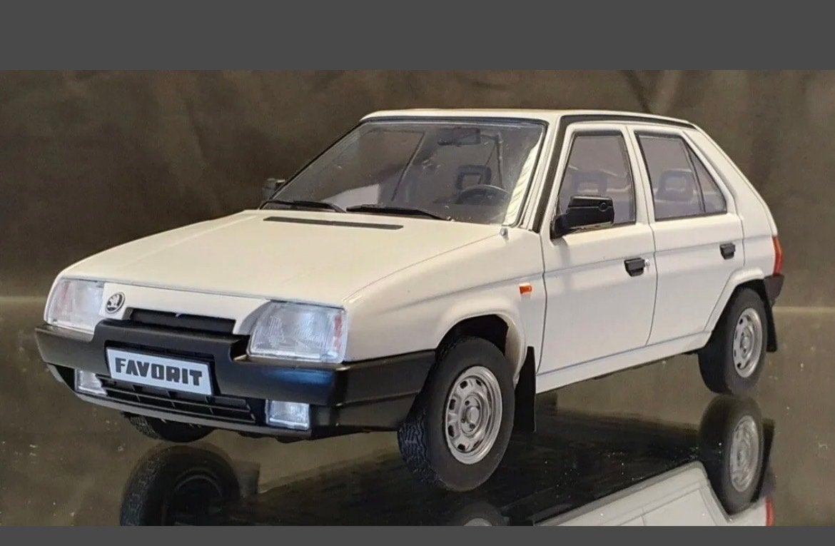 Skoda Favorit 135 L Whitebox 1:24 modelauto, Ophalen of Verzenden, Nieuw, Auto, Overige merken