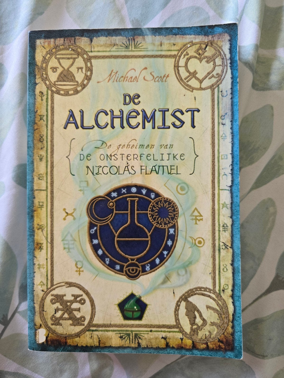 Michael Scott - De alchemist, Boeken, Ophalen of Verzenden, Gelezen, Michael Scott