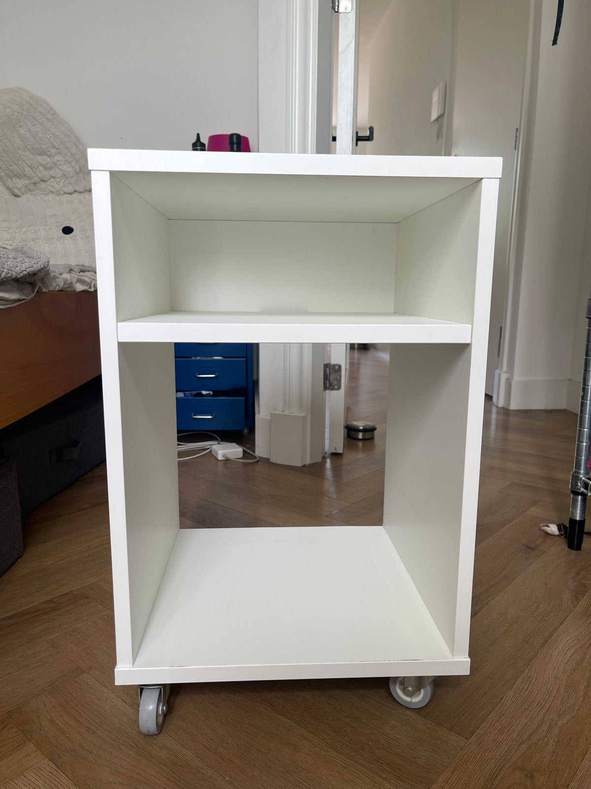 ikea vihals Wit nachtkastje op wieltjes, Ophalen, Gebruikt, Minder dan 45 cm, 55 tot 70 cm
