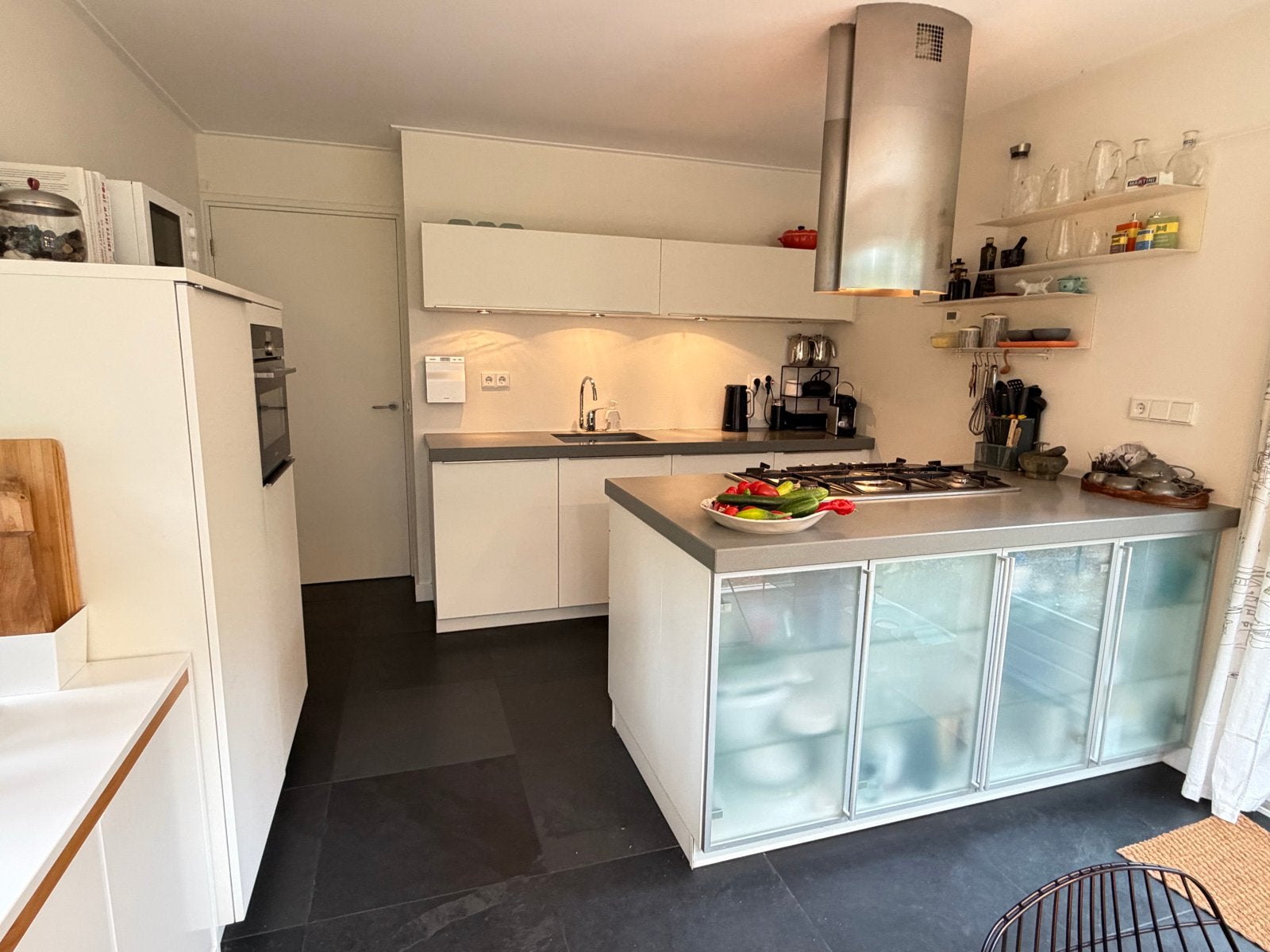 Keuken met (schier)kookeiland en composiet blad, Ophalen, Gebruikt, Wit, Overige typen