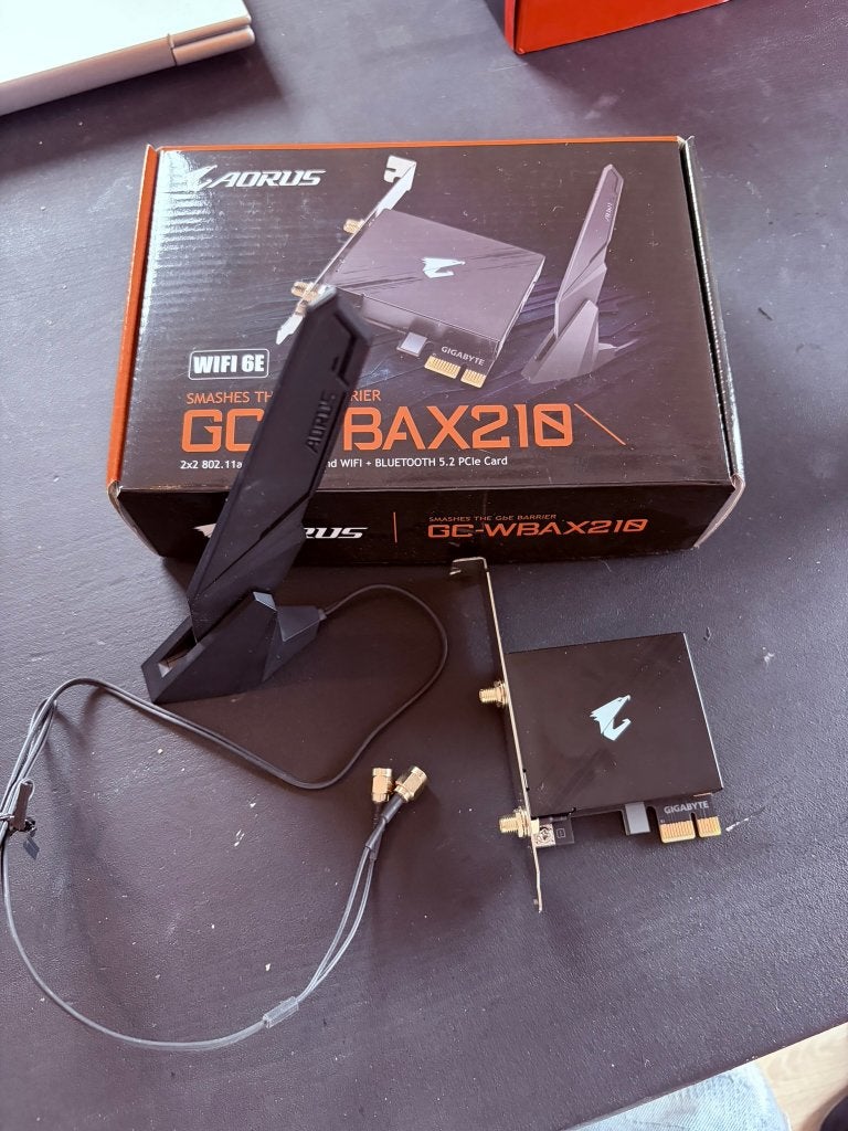 Gigabyte Aorus GC-WBAX210 WiFi + Bluetooth PCIe, Computers en Software, Netwerkkaarten, Ophalen of Verzenden, Zo goed als nieuw