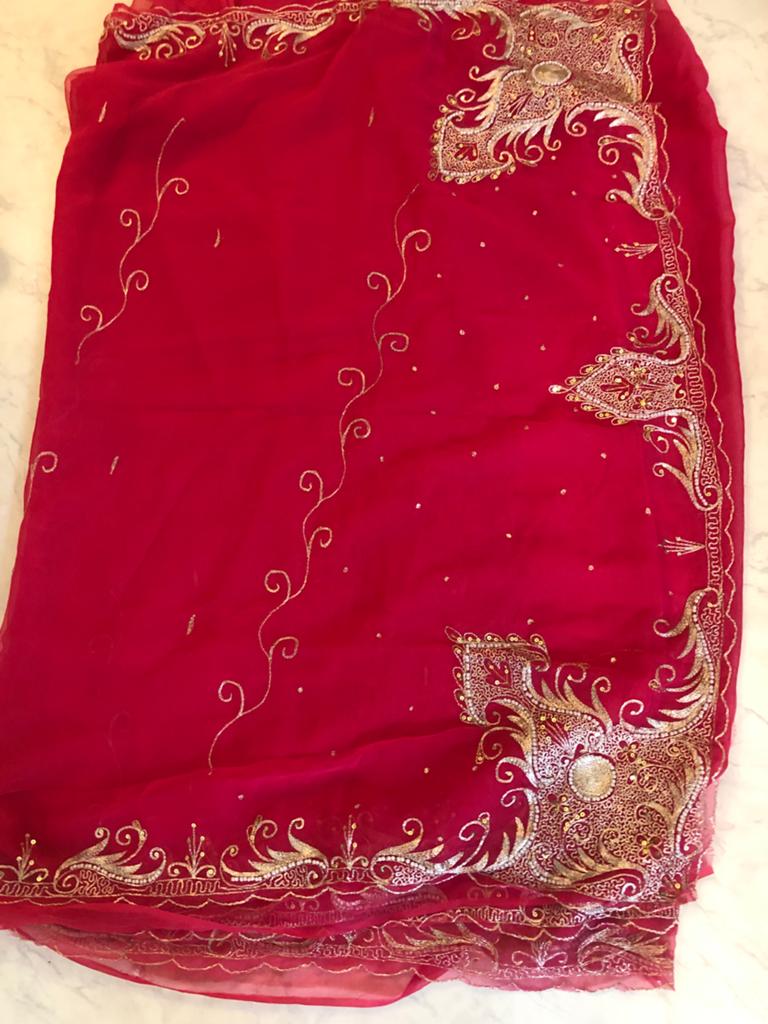 Indiase sari stof roze met goud borduurwerk (zonder blouse), Ophalen of Verzenden, Zo goed als nieuw