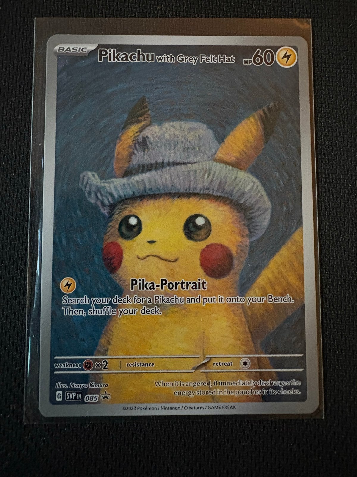 Pikachu met Grijze Vilten Hoed Pokémon Kaart, Hobby en Vrije tijd, Verzamelkaartspellen | Pokémon, Ophalen, Zo goed als nieuw