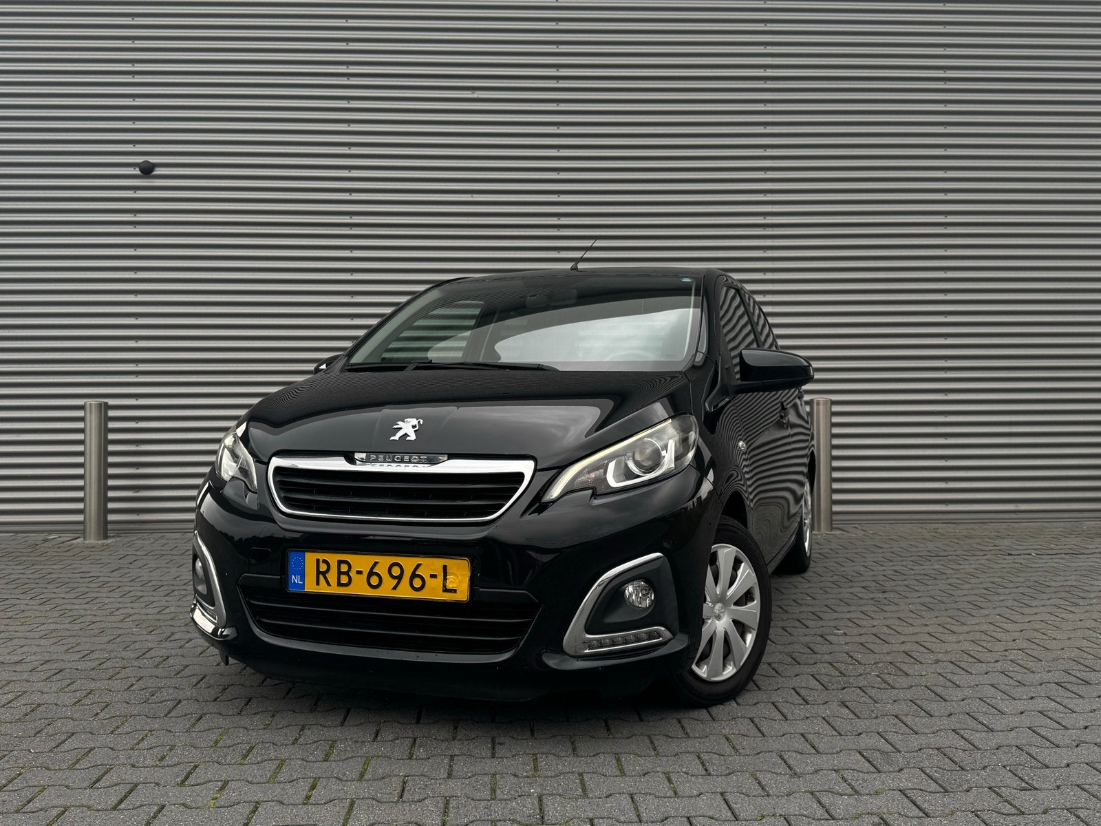 Peugeot 108 | 5DR 2017 | APPLE CARPLAY | Zwart, Auto's, Peugeot, Voorwielaandrijving, Stof, Zwart, 4 stoelen