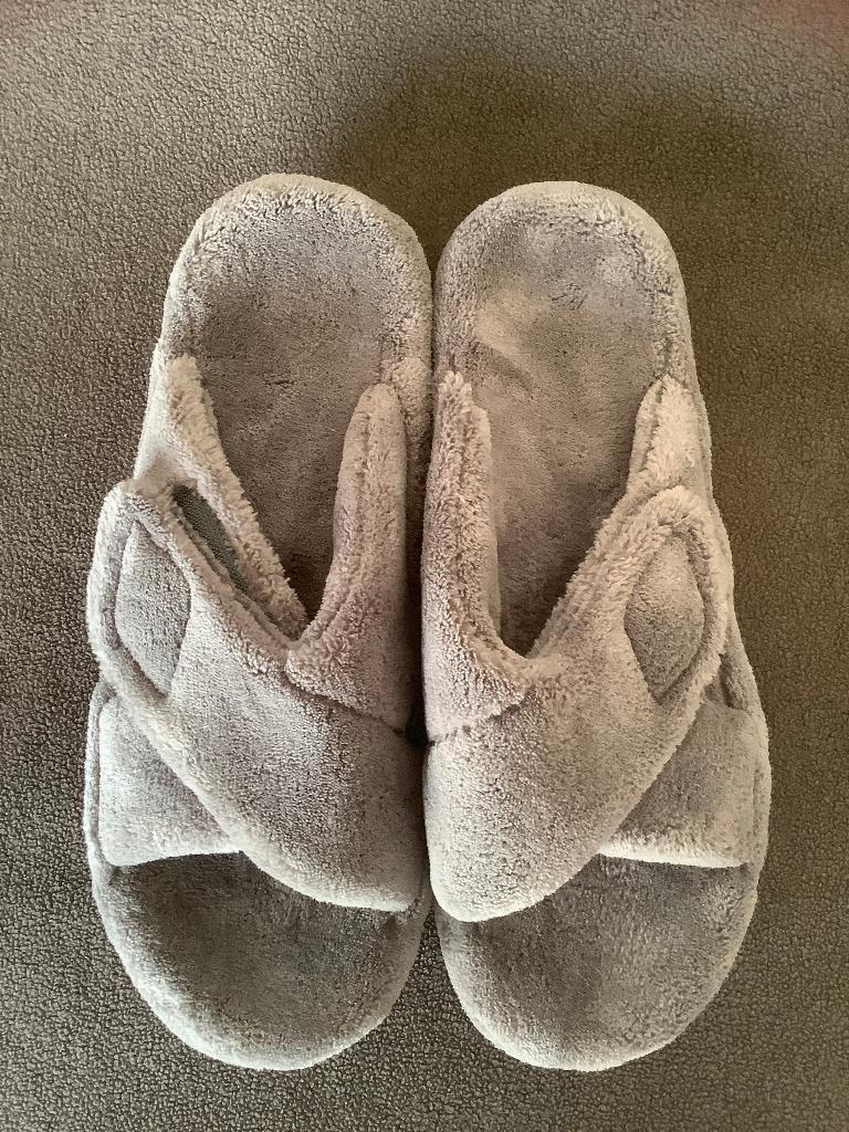 NIEUW! Sloffen / slippers 41/42 grijs met klittenband, Nieuw, Ophalen of Verzenden, Pantoffels of Sloffen, Grijs