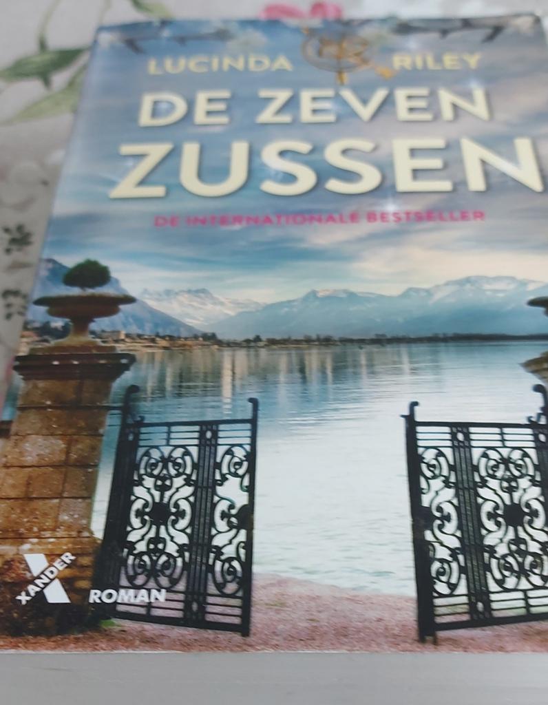 Lucinda Riley - De zeven zussen, Boeken, Ophalen of Verzenden, Zo goed als nieuw, Lucinda Riley
