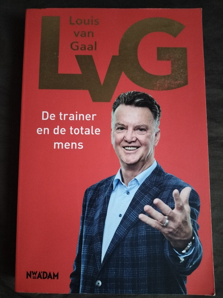 Louis van Gaal - LvG / De trainer en de totale mens, Boeken, Biografieën, Zo goed als nieuw, Sport, Ophalen of Verzenden