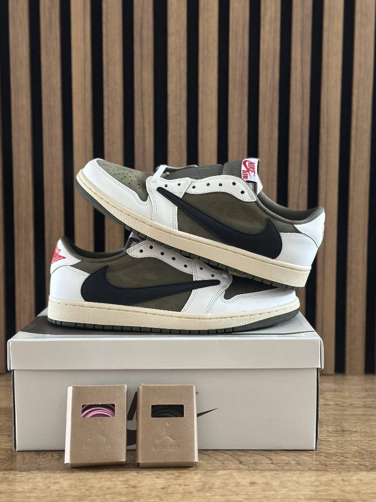 Jordan 1 x Travis Scott 'Mid Olive', Wit, Nieuw, Ophalen of Verzenden, Sneakers of Gympen