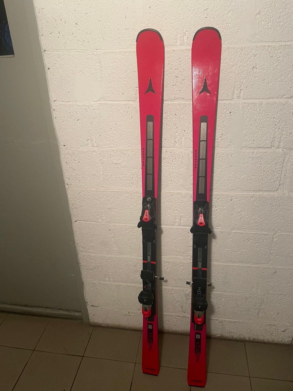 Atomic Redster G9 166cm – Nieuw, 160 tot 180 cm, Nieuw, Ophalen of Verzenden, Carve