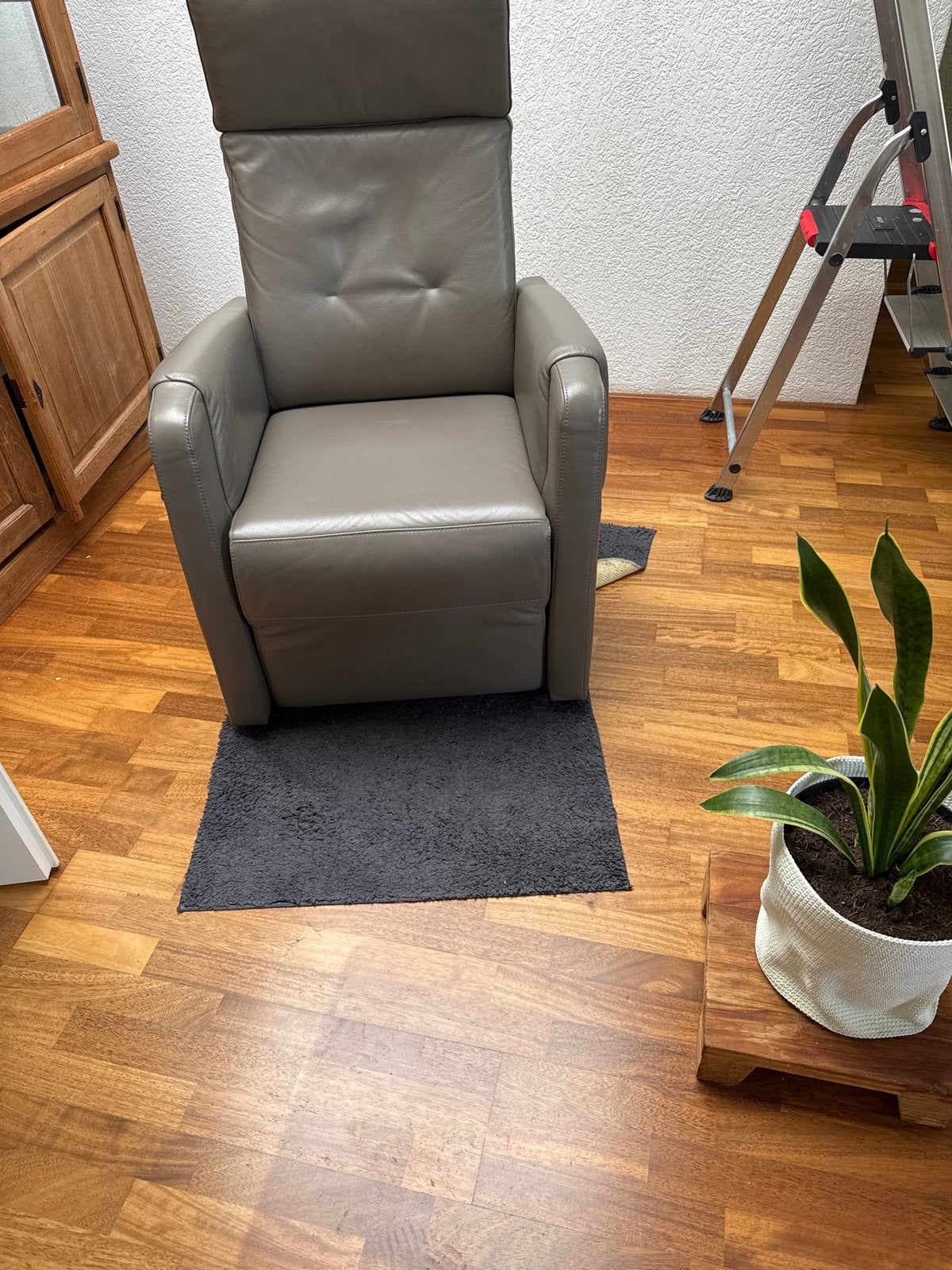 Comfortabele relaxfauteuil met elektrische bediening, Ophalen, Gebruikt, Minder dan 75 cm, Leer