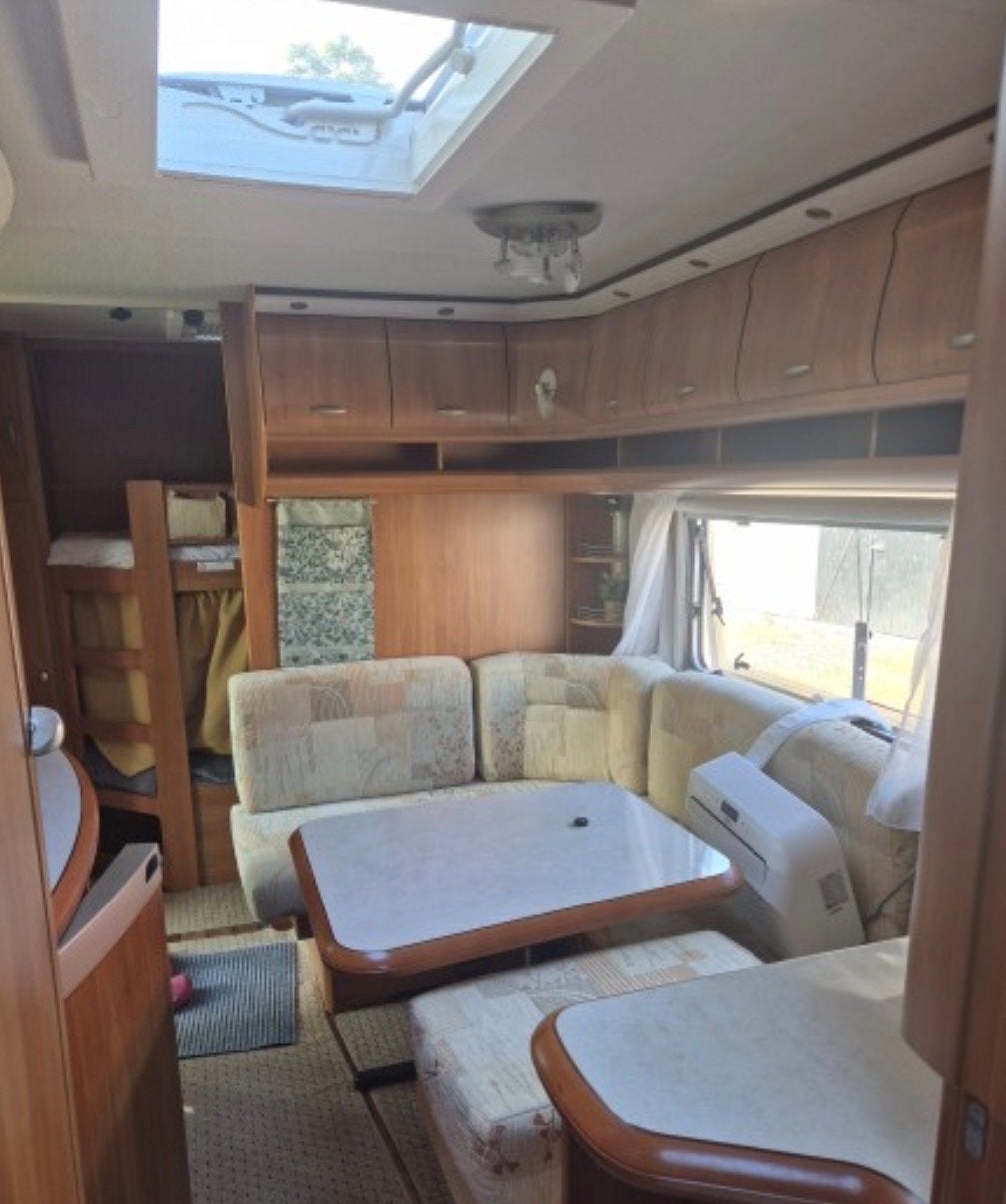 Hobby 560 Kmfe 2007- Ruime gezinscaravan met stapelbed, Caravans en Kamperen, Stapelbed, Rondzit, Hobby, Particulier