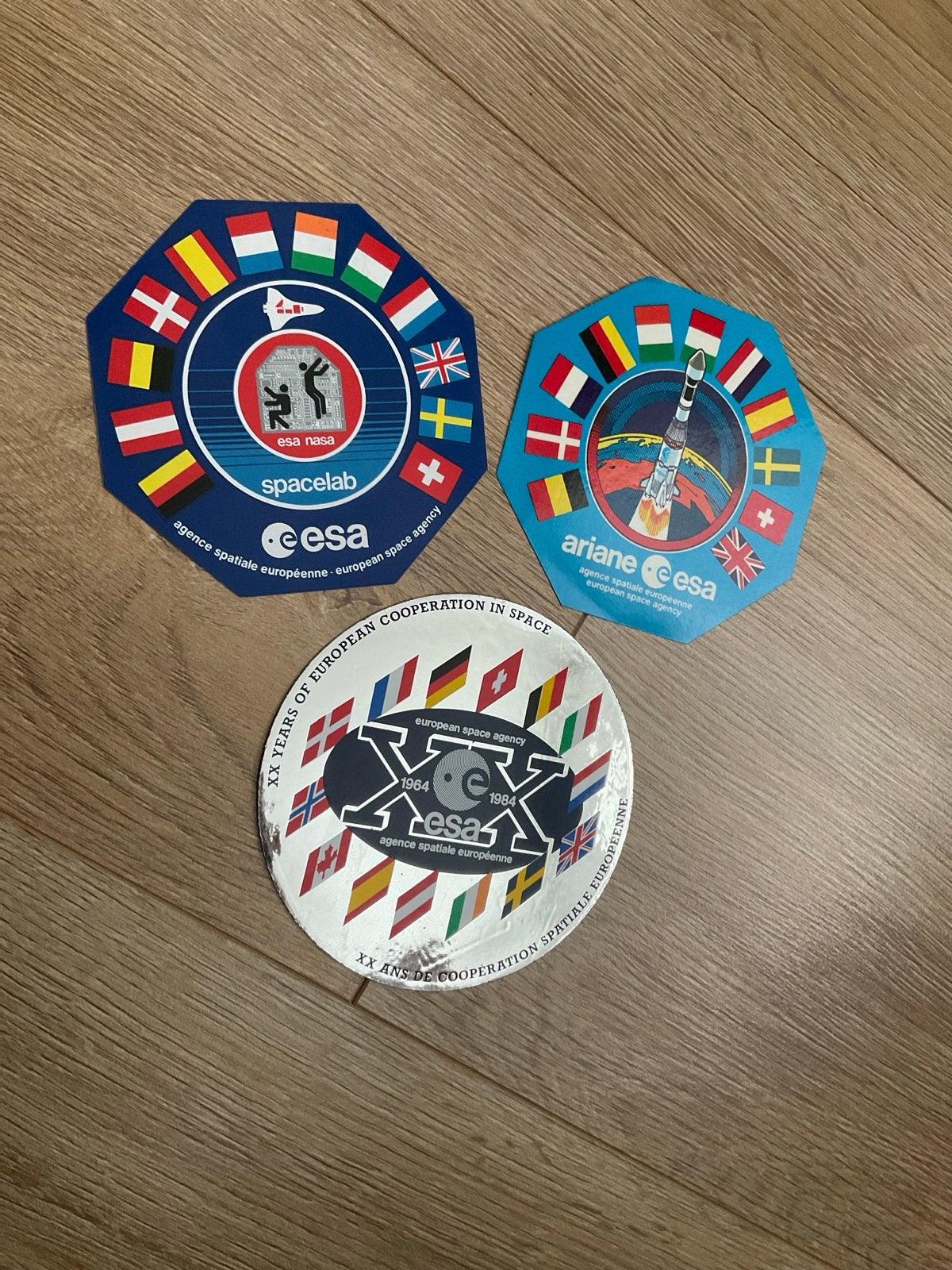 Vintage ESA NASA Spacelab Ariane stickers - Ruimtevaart, Verzamelen, Ophalen of Verzenden, Gebruikt, Overige typen
