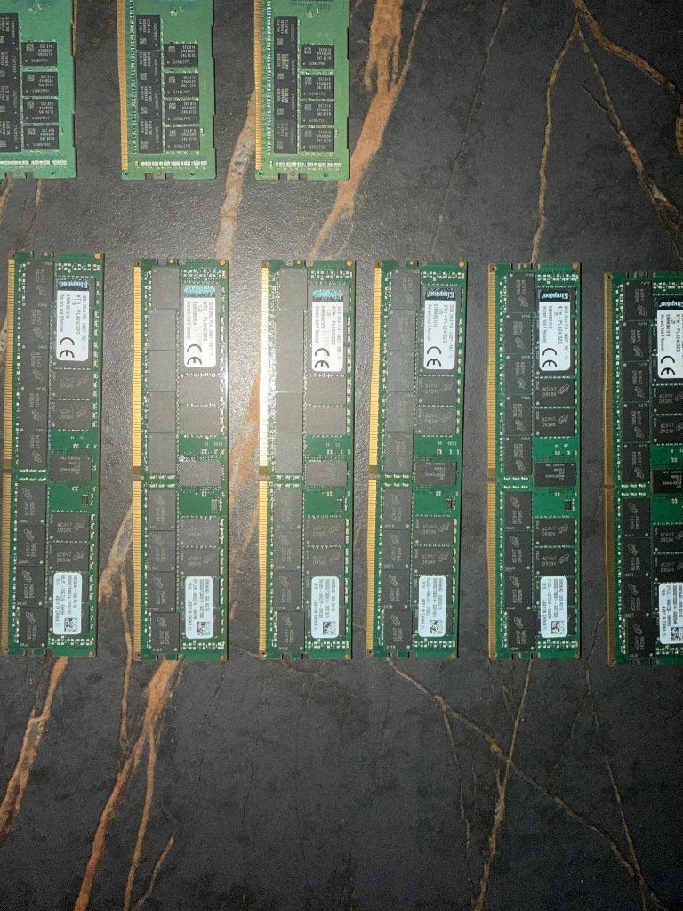 Kingston 32GB DDR4 RDIMM 12x | Samsung 32GB DDR4 RDIMM 4x, Computers en Software, Ophalen, Gebruikt, 32 GB, Server