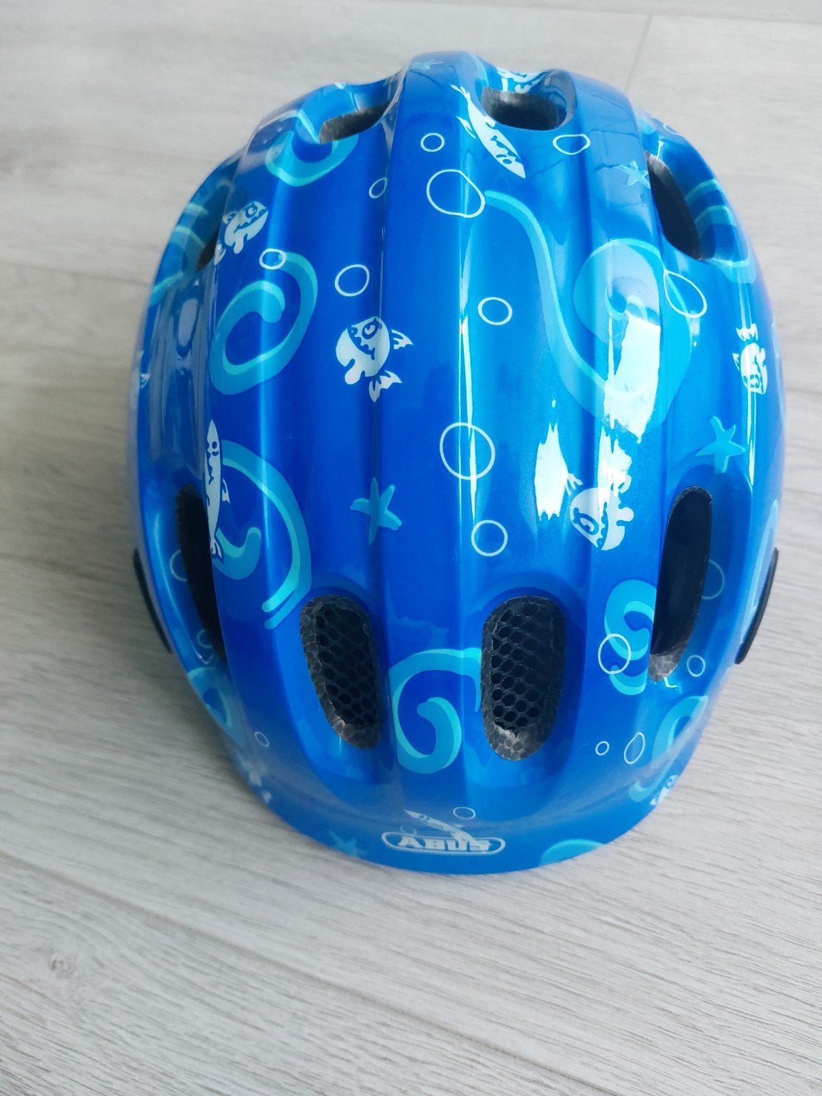 ABUS Fietshelm Kinderhelm Blauw met Vissenprint, Jongen of Meisje, Overige maten, Ophalen of Verzenden, Zo goed als nieuw