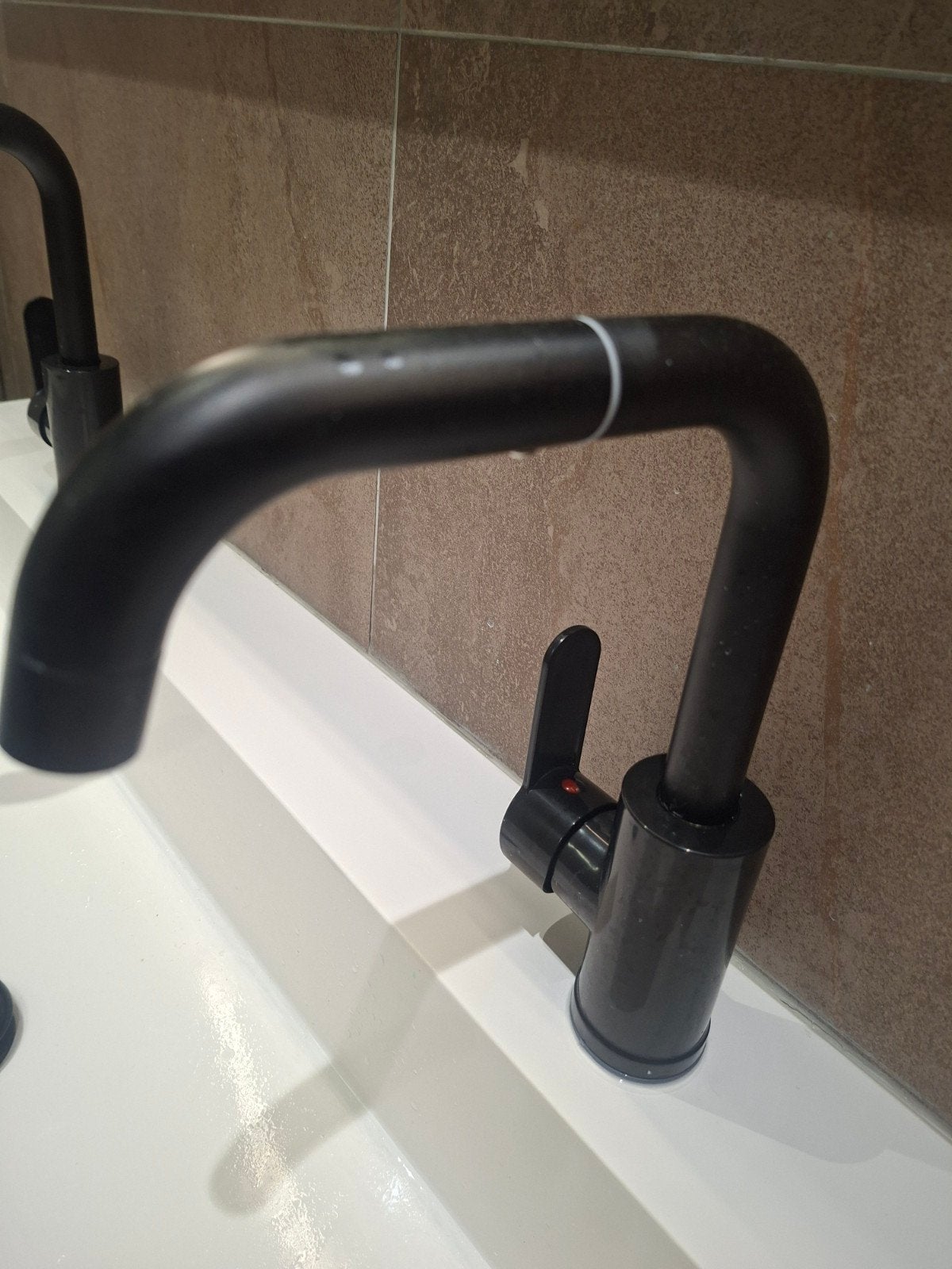 Zwarte wastafelkraan - Modern design, Doe-het-zelf en Verbouw, Sanitair, Ophalen of Verzenden, Zo goed als nieuw, Rvs, Kraan