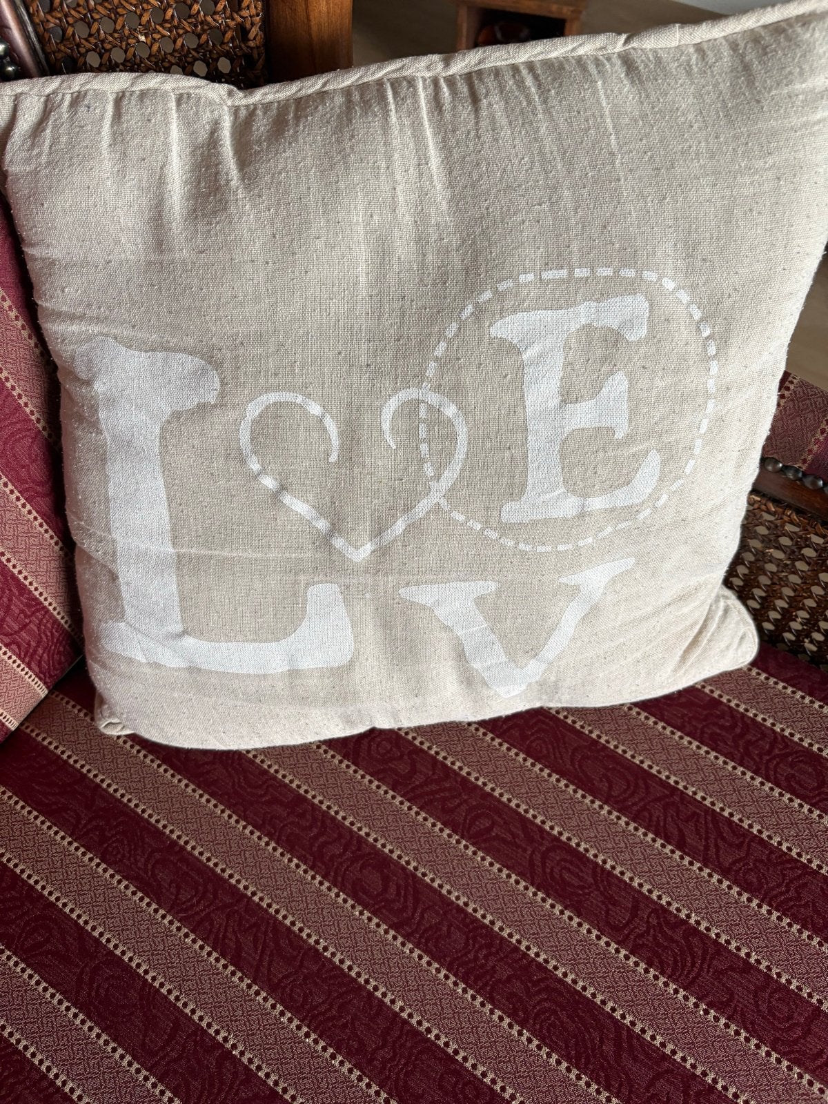 Love Sierkussen 40x40 cm, Huis en Inrichting, Overige merken, Gebruikt, Beige, Met print
