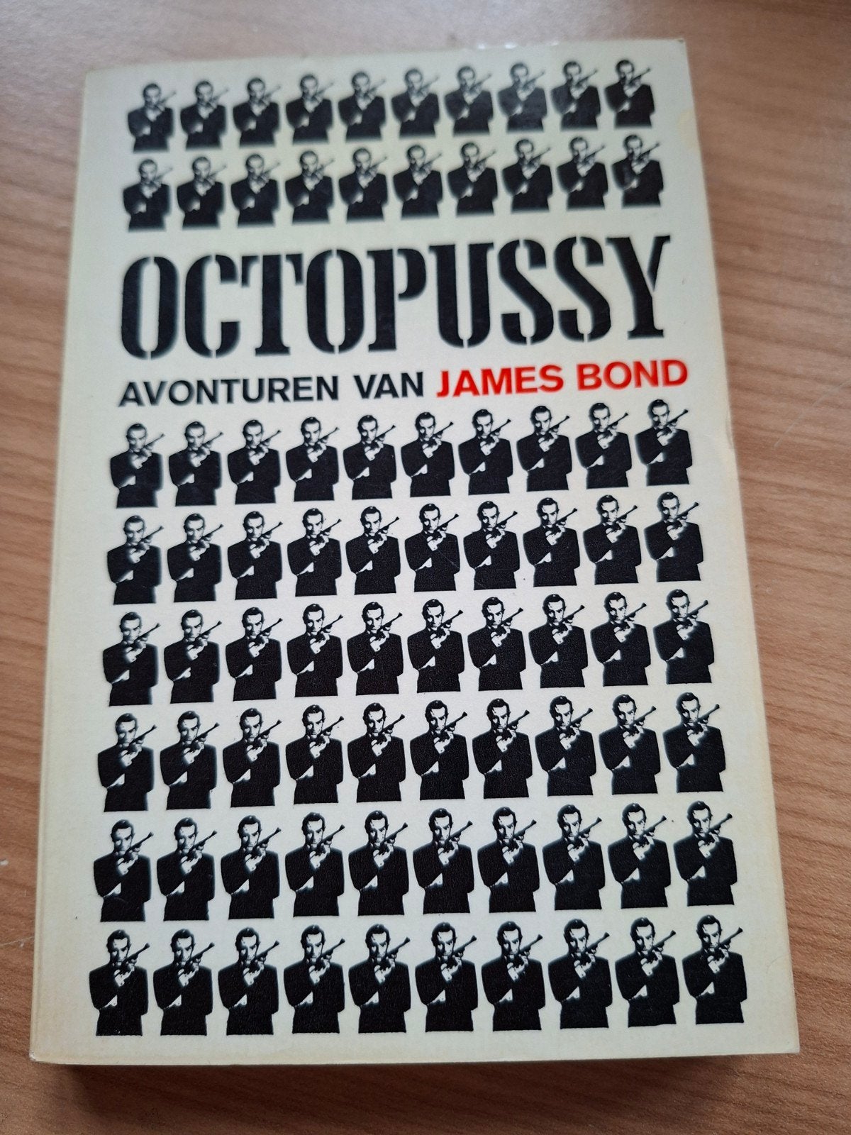 Ian Fleming Octopussy, avonturen van James Bond-, Ophalen of Verzenden, Zo goed als nieuw