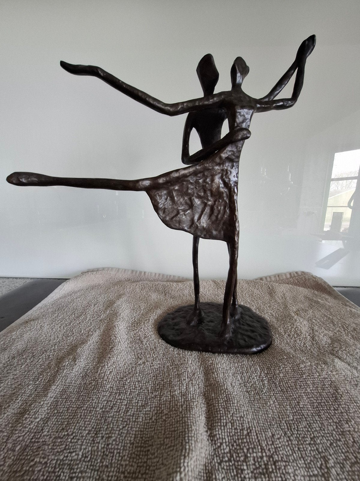 Dansende man , vrouw. Beeld, Antiek en Kunst, Ophalen, Meerkleurig, Metaal, Massief