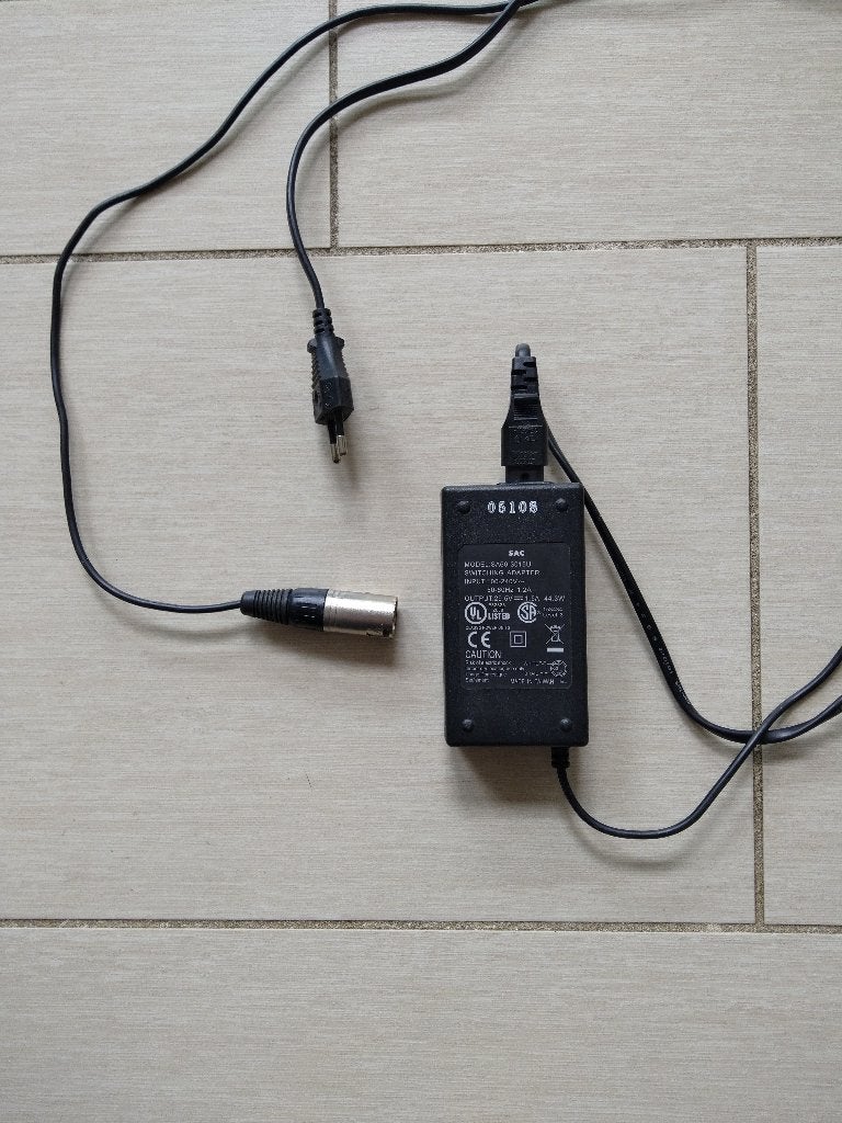 Elektrische fiets Universele acculader 3-Pins €26,-, Gebruikt, Ophalen of Verzenden, Volgt, Volgt