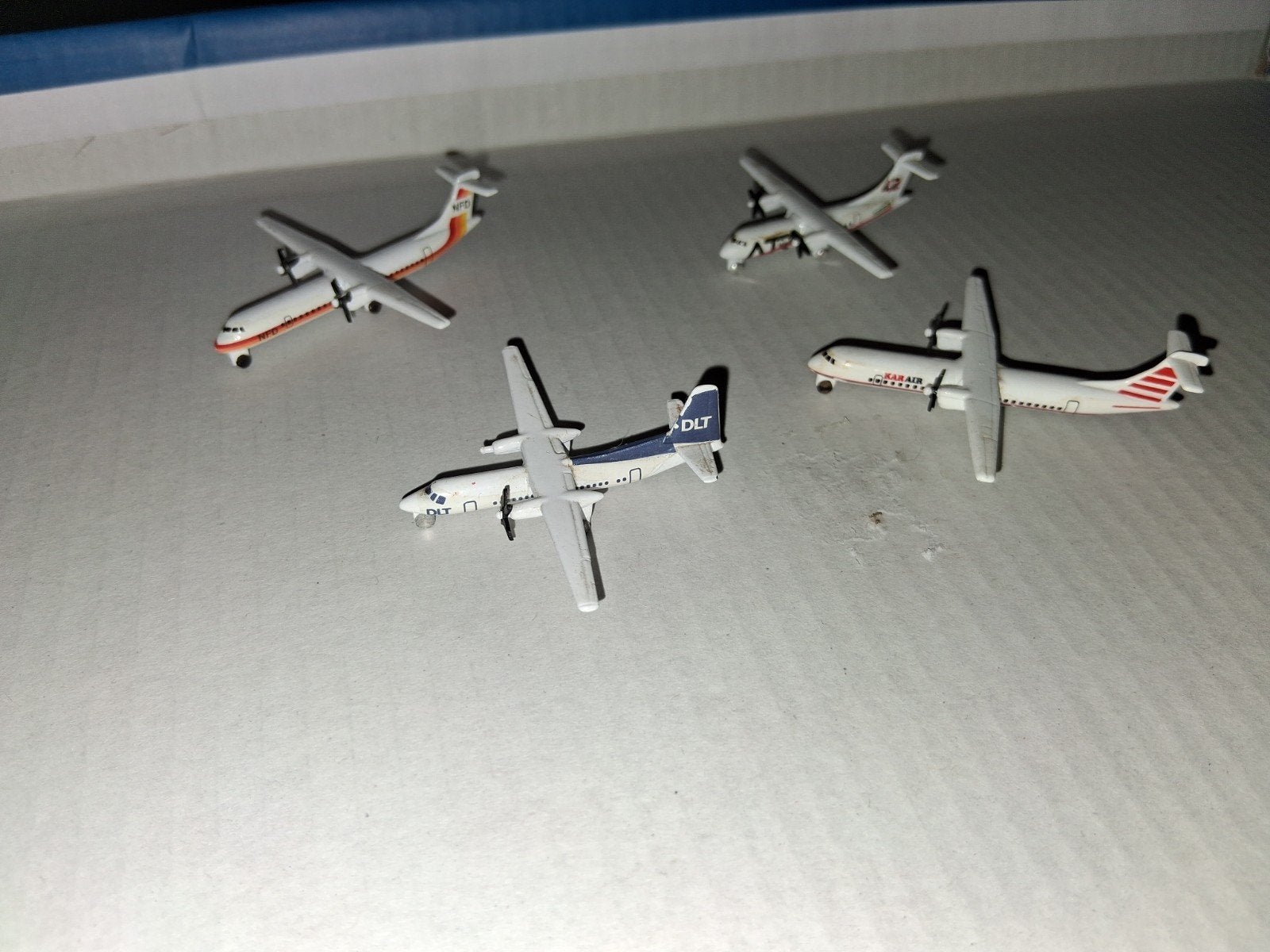 4 kleine vliegtuigjes, Ophalen of Verzenden